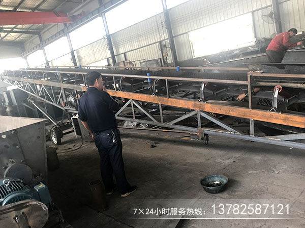 移動(dòng)皮帶機(jī)選擇什么樣的張緊裝置好用！